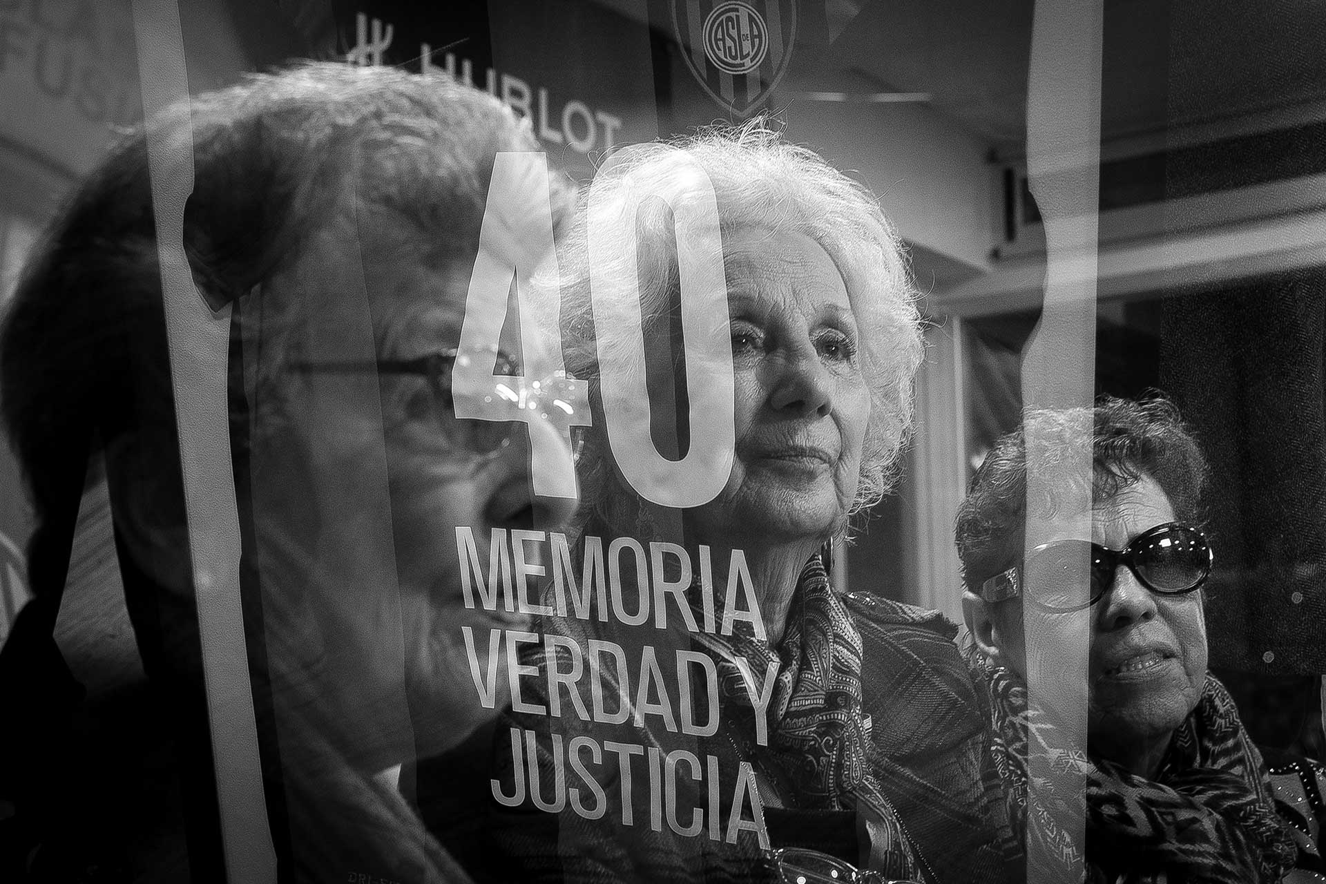 Fotografía de 'Abuelas de Plaza de Mayo' en su 40 aniversario