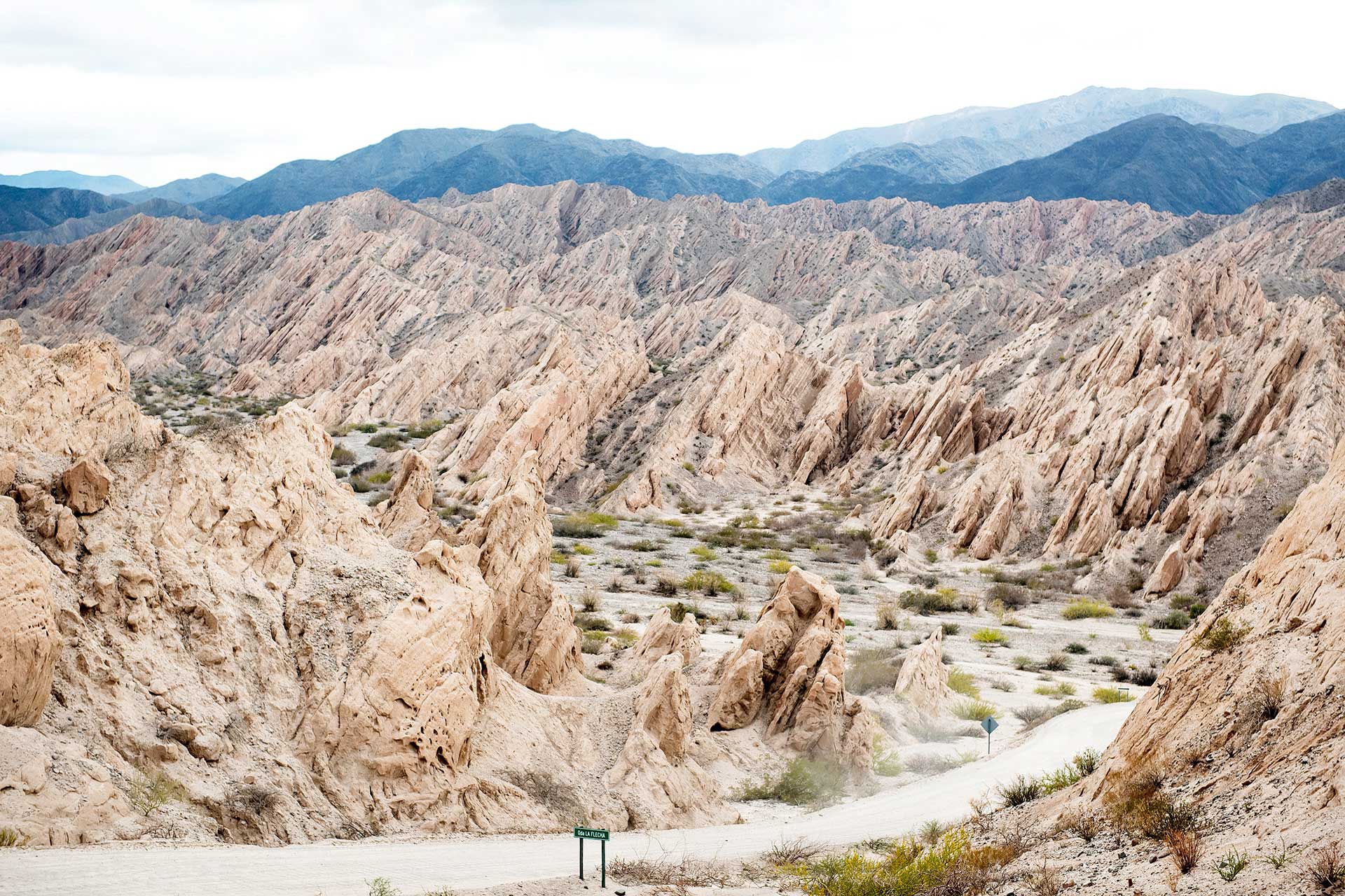 Fotografía a plena luz del dia de la Quebrada de las Flechas, Salta, Argentina